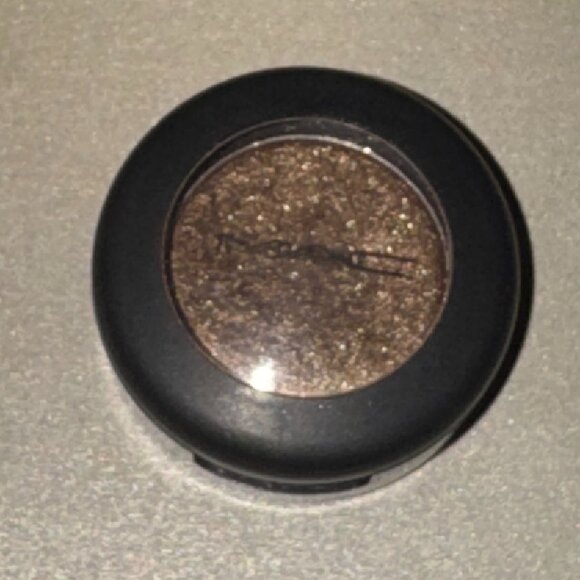 MAC Tempting Eyeshadow - Picture 2 of 3